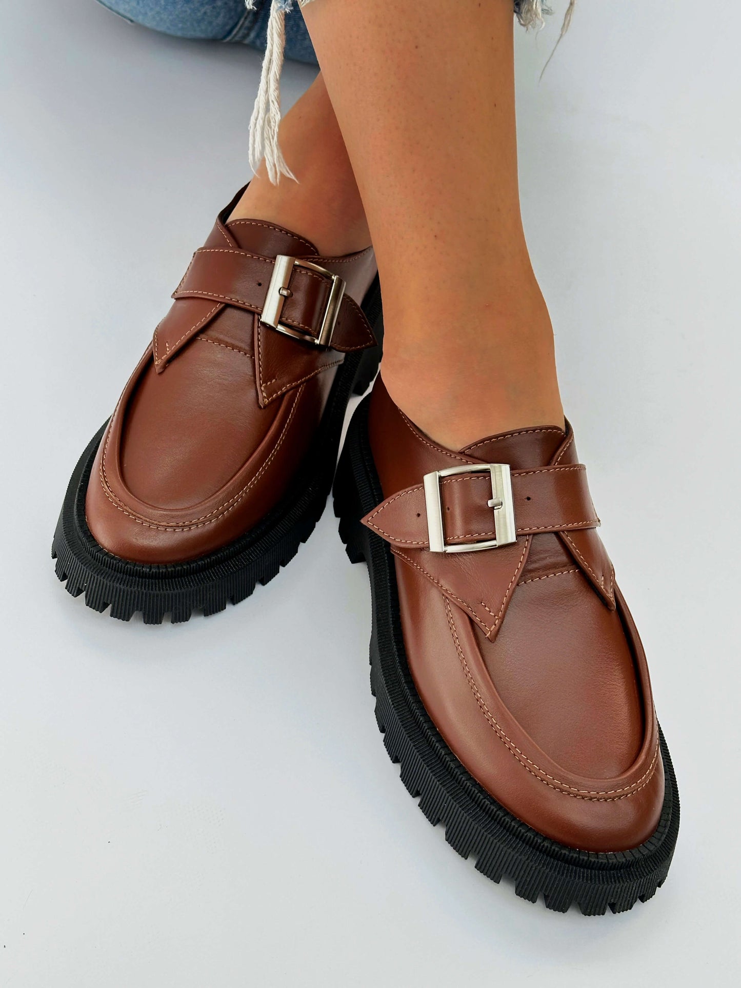 Królewskie buty mnisie wykonane w 100% ze skóry