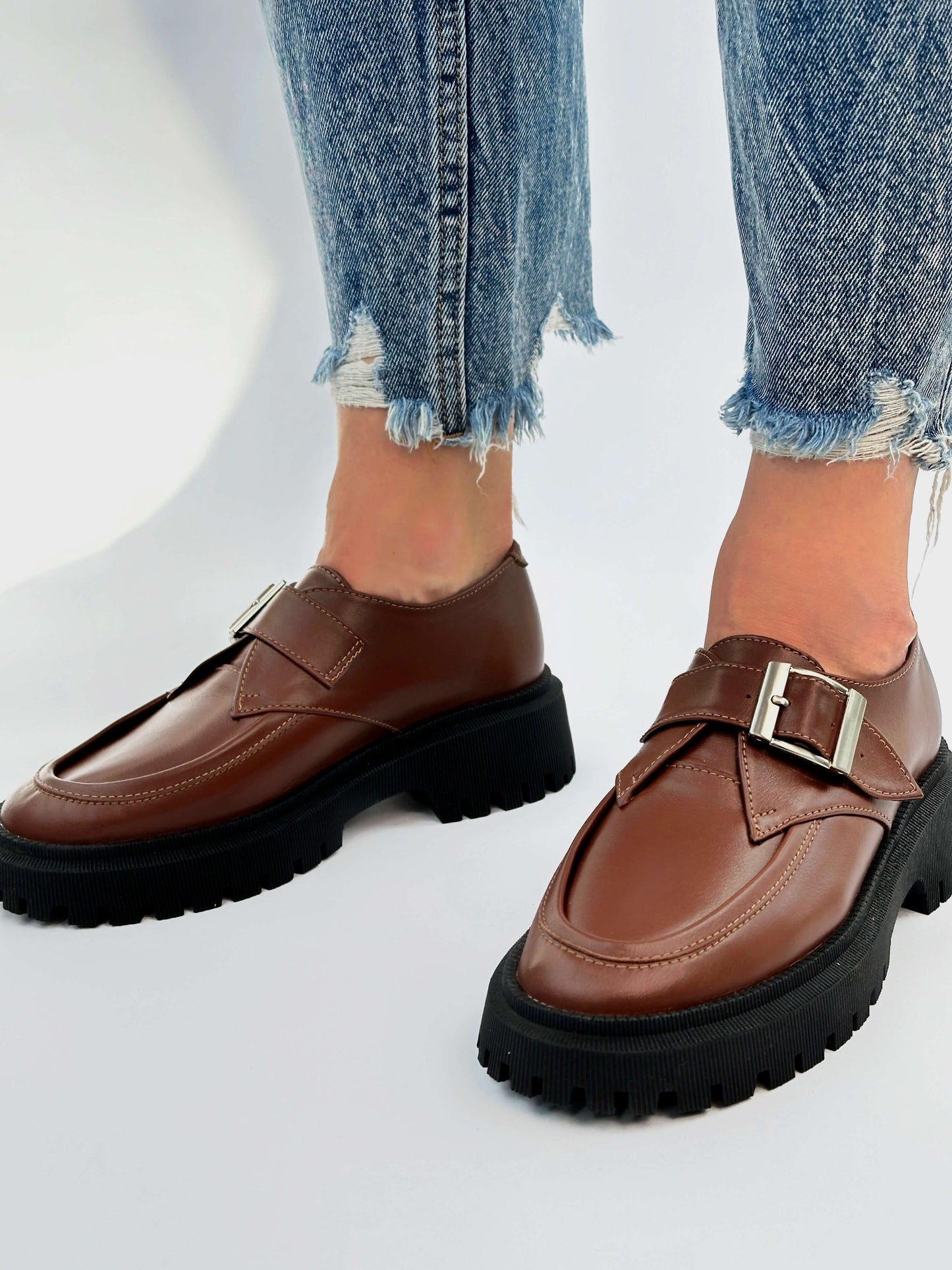 Królewskie buty mnisie wykonane w 100% ze skóry