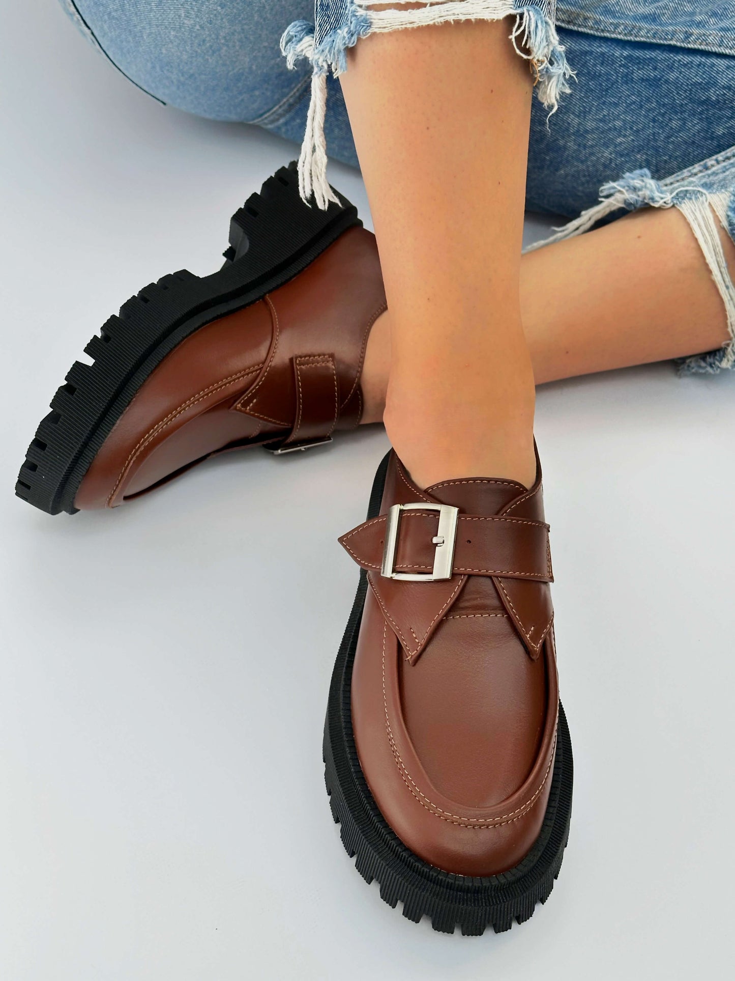 Królewskie buty mnisie wykonane w 100% ze skóry