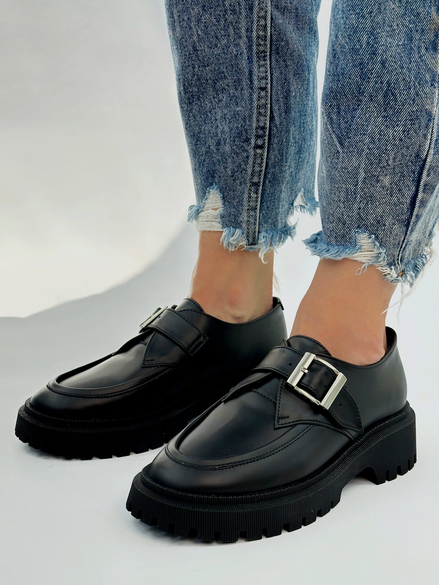Królewskie buty mnisie wykonane w 100% ze skóry