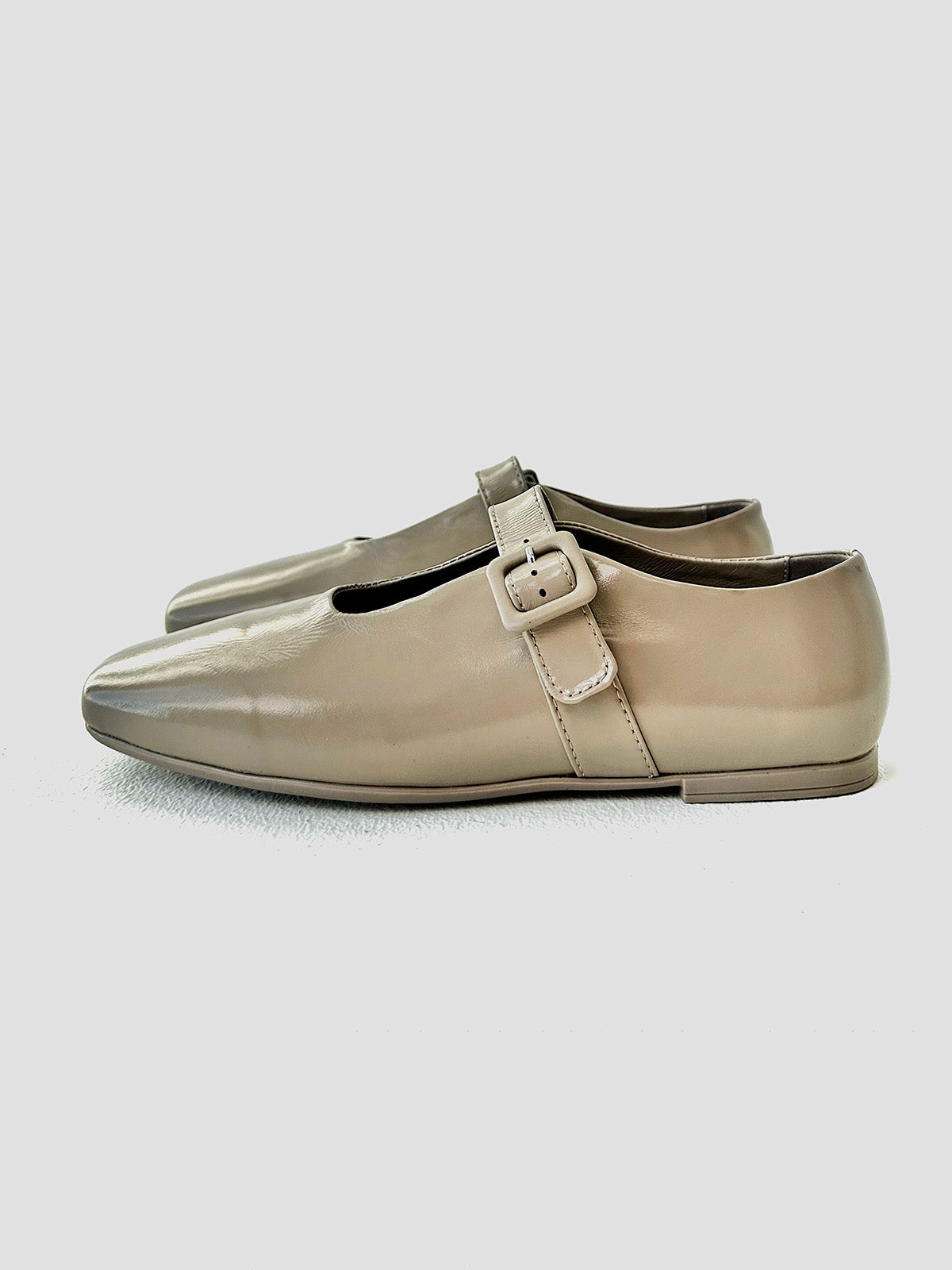 Lakierowane buty baletowe Mary-Jane
